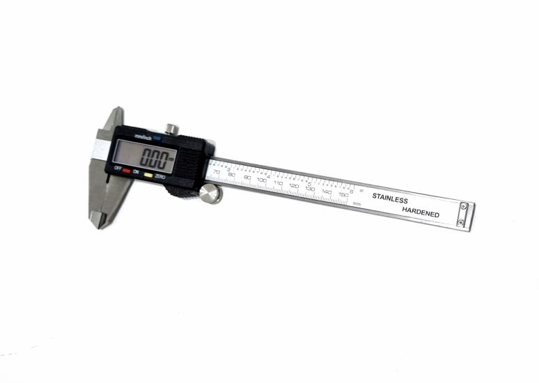 Dijital Çelik Kumpas (Parlak Net ekranlı) – 150 x 0.01 mm